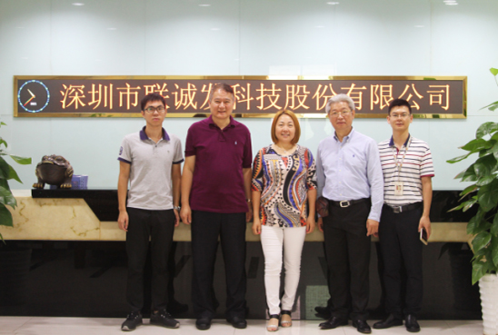 金年会前台合影