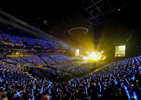 金年会LED透明屏闪耀伍佰ROCK STAR上海演唱会！