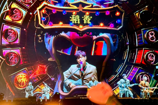 杀疯了！周杰伦深圳演唱会嗨翻天际！金年会大屏、荧光棒与无人机齐齐上阵！